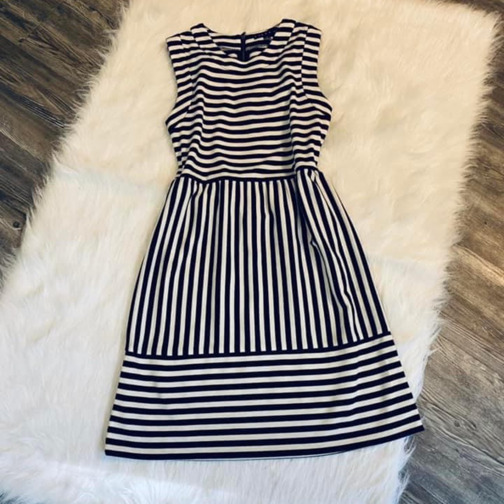 EUC Tiana B black and white stripe dress size small